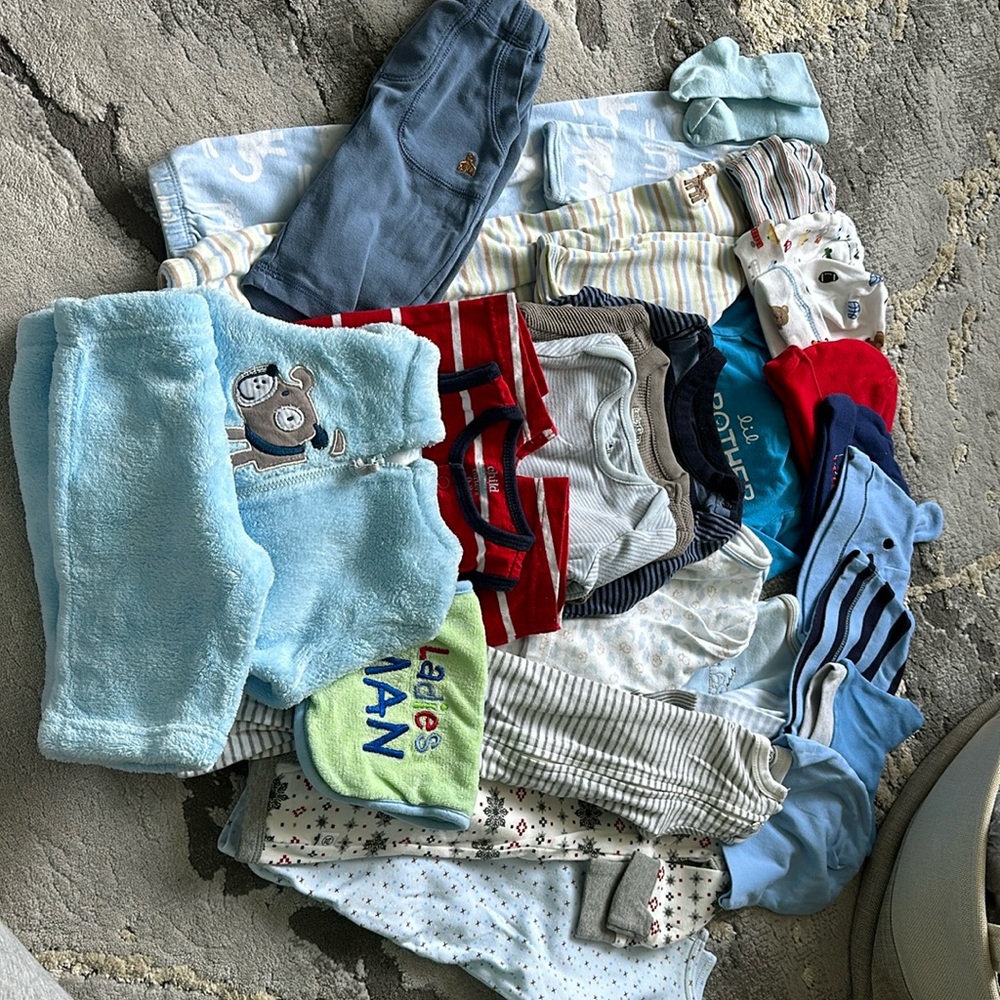 Bundle of boys’ baby 0-3 months clothes, used, various brands and colors